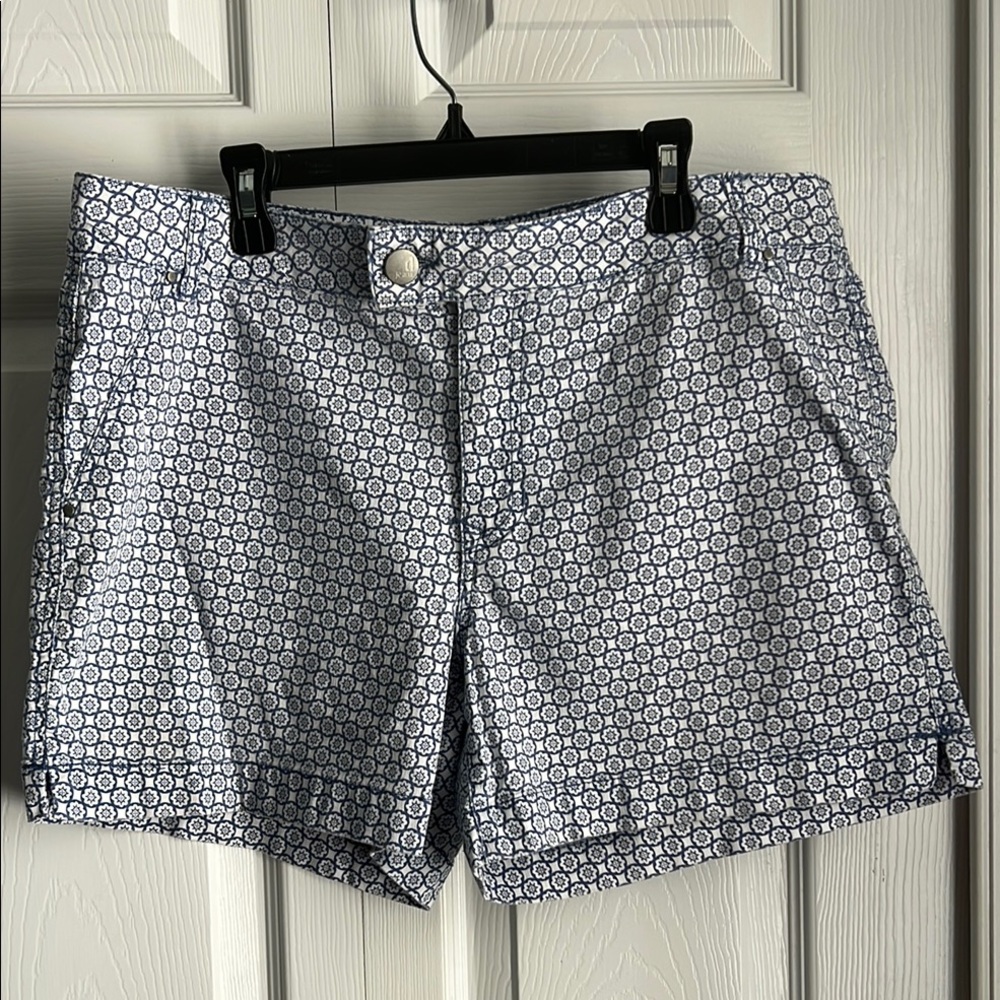 d. jeans Blue and White Lightweight Denim Shorts 2 Rear Pockets Sz 16
